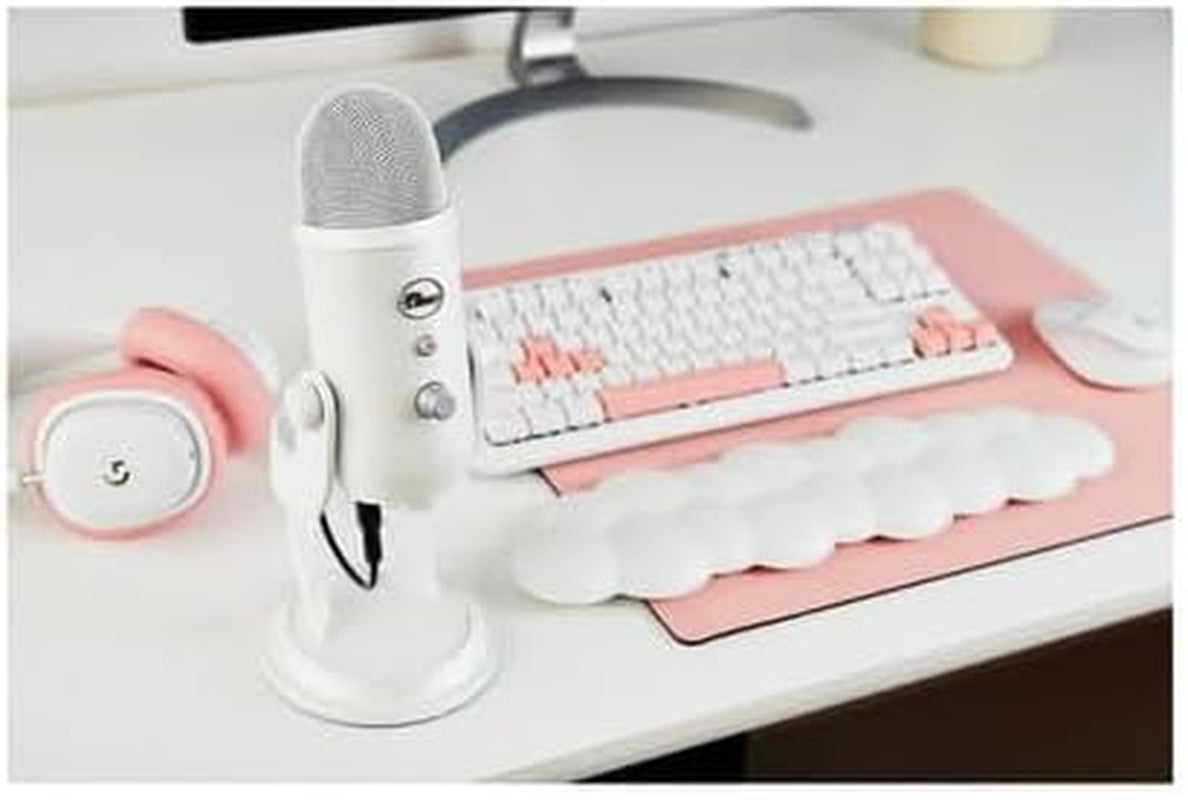 Black Yeti USB microphone bundle with Knox Gear headphones and pop filter on desk
